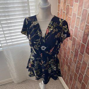 ❤️5/$15 COMO Vintage Size Medium Navy Peplum Top